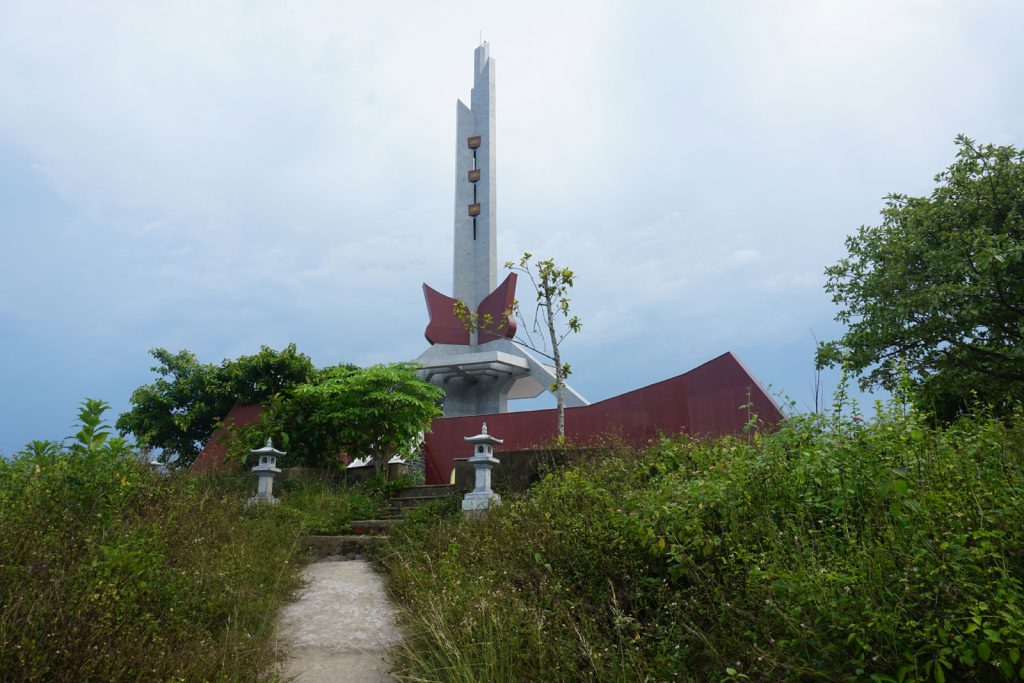  Đài tưởng niệm anh hùng liệt sĩ Đảo Cồn Cỏ 